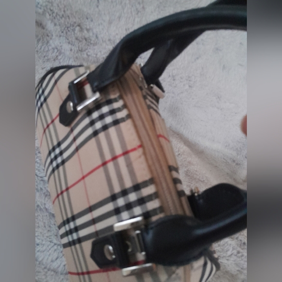 Vinrage Burberry london Beige Plaid Handbag - Picture 13 of 15